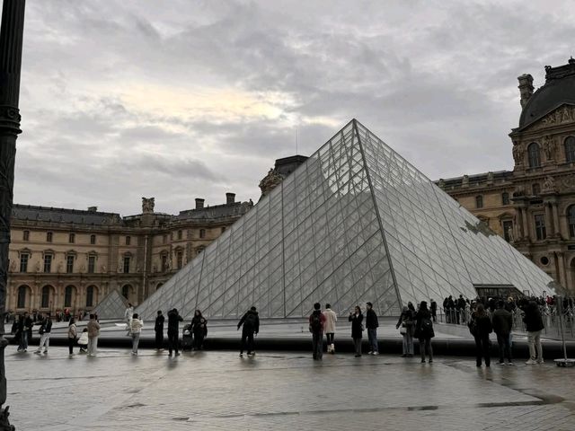 🎨 Top 10 Louvre Attractions + Spooky Halloween Vibes! 👻