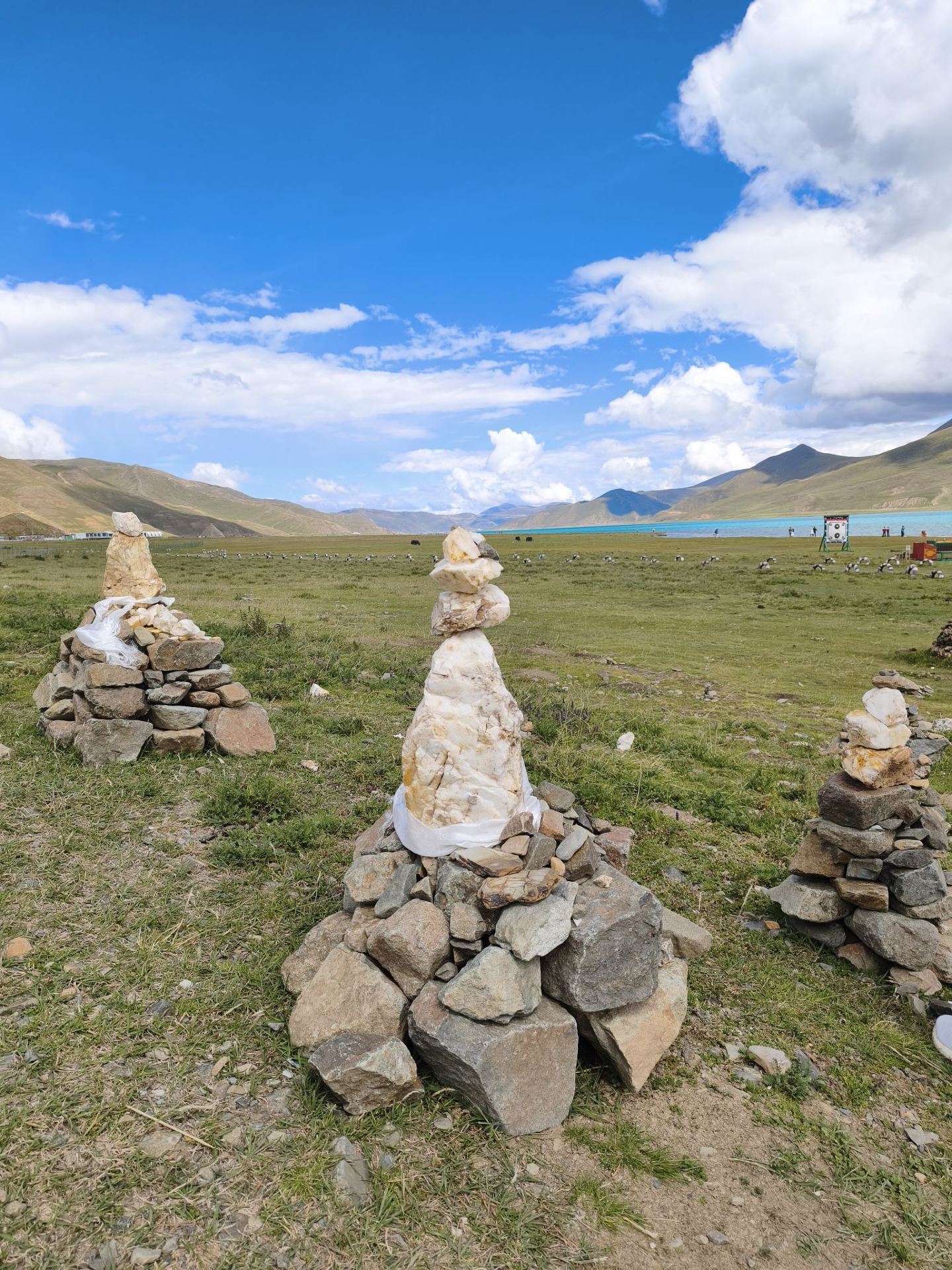 A Quick Guide to a Deep Day Trip to Yamdrok Lake and Karola Glacier with Trip.com