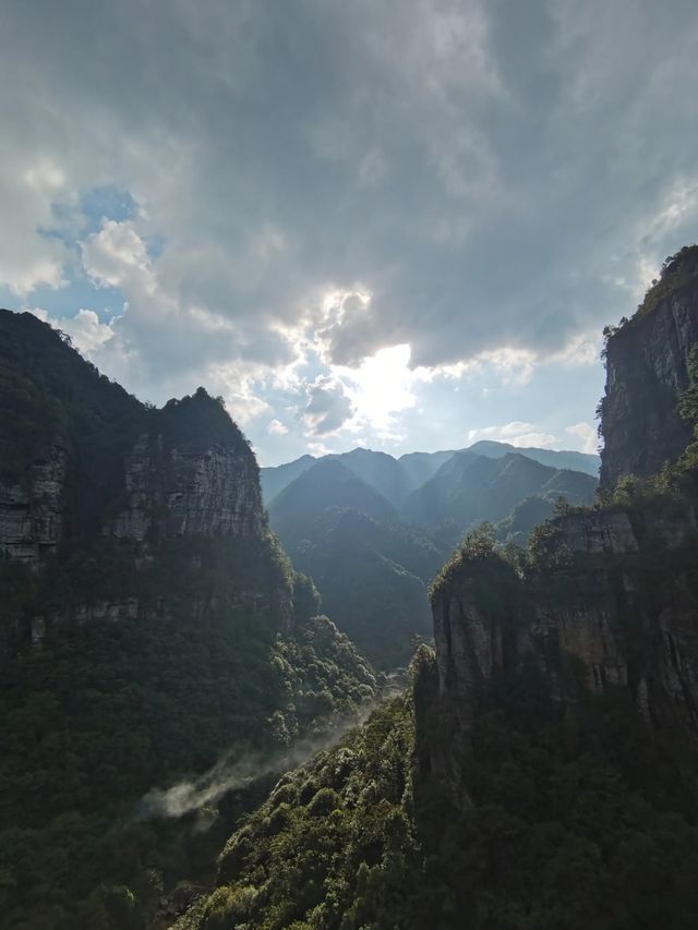 夾縫岩景區貴州獨山縣夾縫岩