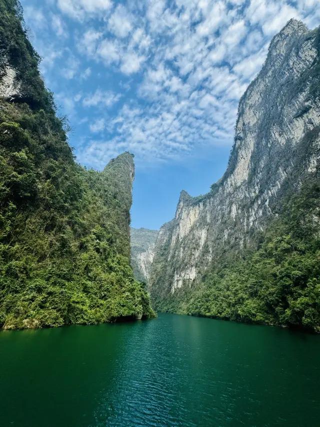 Day 4 of the 2024 Spring Festival Tour: In the morning, take a boat tour of the Huanjiang Mini Three Gorges