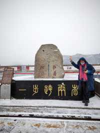 一夜雪後，濃霧中的三門峽大壩