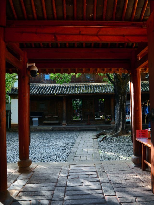 這座低調的明代白族寺院，藏著絕無僅有的壁畫