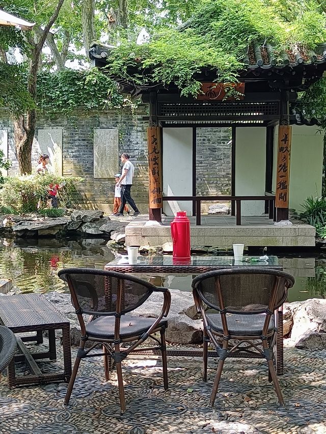 繁華靜安寺，幽靜八景園