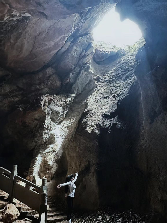 爬山，拍照，呼吸，親近，杭州也有山洞