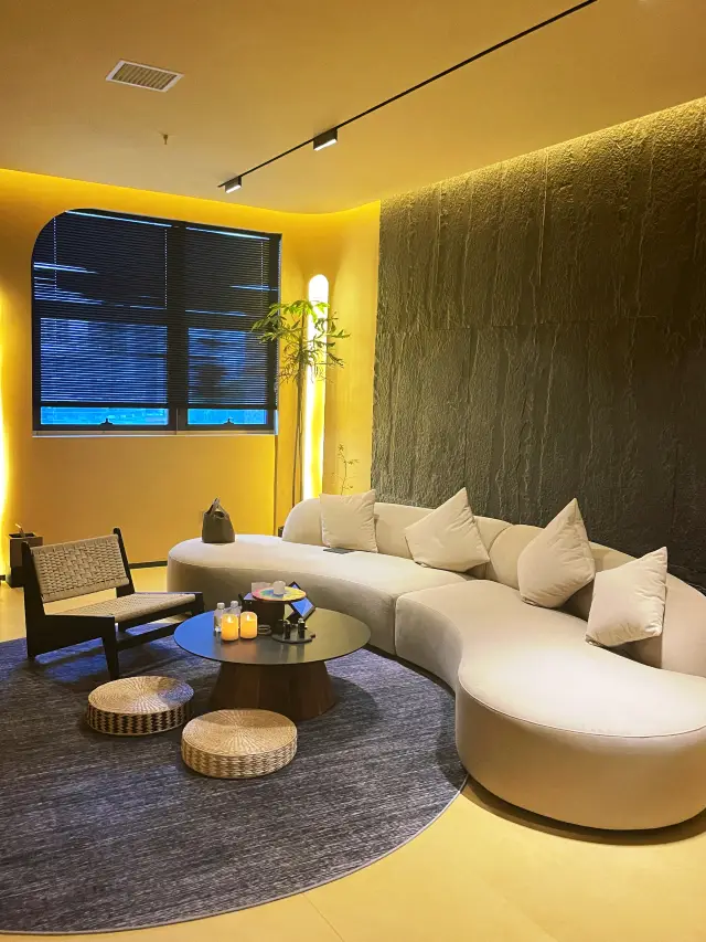 A Relaxing Retreat for the Working Class | Regard Spa