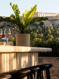 Athens Awaits: Stay Splendid at The Dolli 🏛️✨