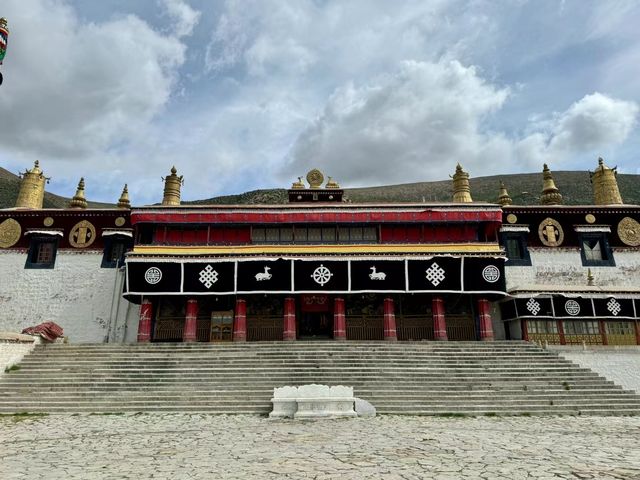 遊噶魯教三大寺一一哲蚌寺