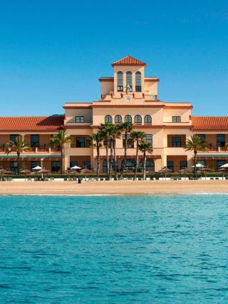 🌊✨ Unwind in Catalonia: Top Picks at Le Méridien Ra 🏖️🍷