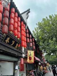 枫泾古鎮（上海金山）枫泾古鎮，位於上海西南，隸屬於上海市金山區，地處滬浙五區（縣）十鎮（鄉）交界。