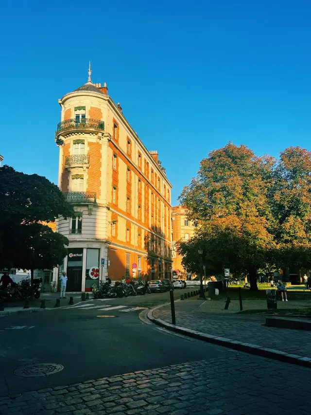 Charming Toulouse | Cité de l'espace, a magical place to explore the mysteries of the universe.