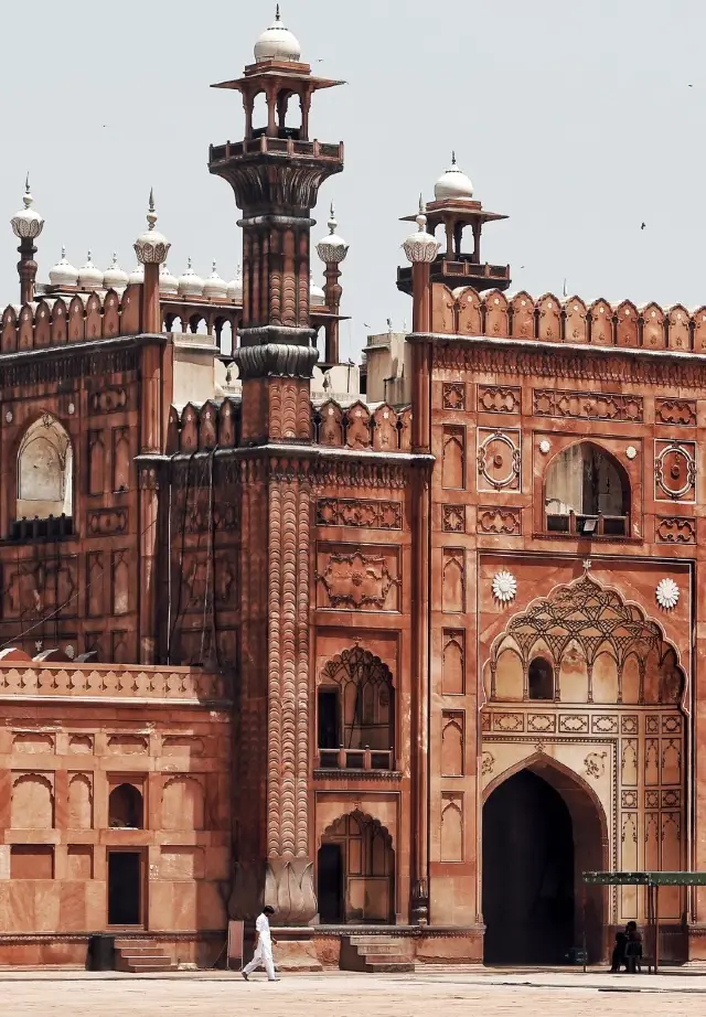 ラホールの宝探訪：パキスタンの輝かしい文化に浸り、贅沢な冒険の旅へ。