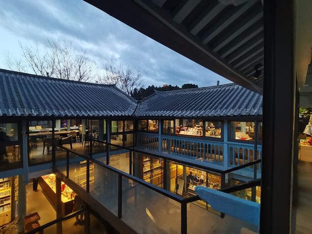麗江古城三聯韜奮書店參觀攻略。