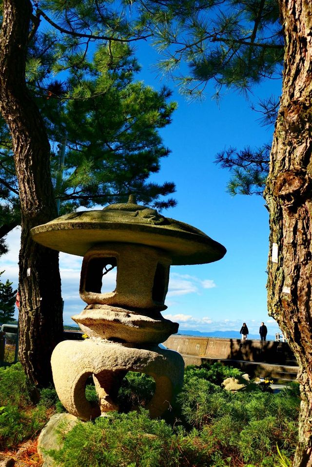 伊勢二見浦海岸。