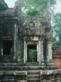 Glorious Angkor Thom Magnificent Ruins: Impression and Posession