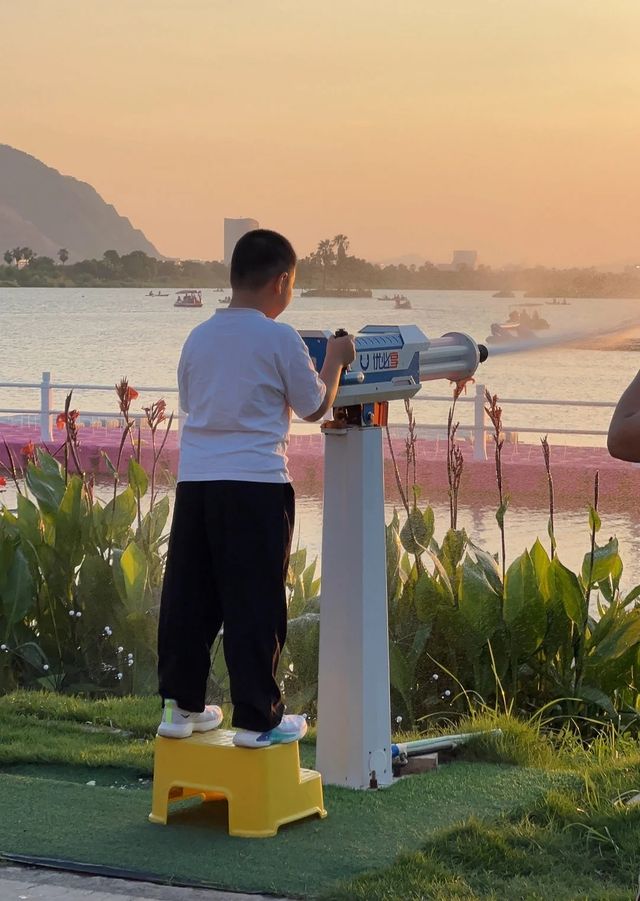 珠海金湖公園：水光粼粼中的靜謐時光。