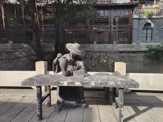 福州朱紫坊名人故居漆藝館沿著河岸漫步