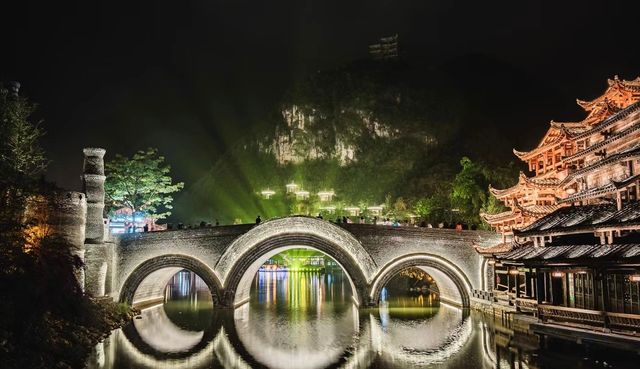 峰林布依景區位於黔西南布依族苗族自治州興義市