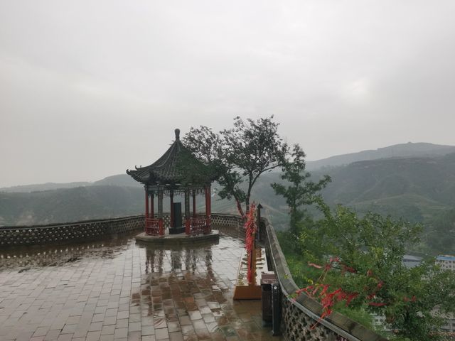 雨中遊 集三教一體的神木二郎山