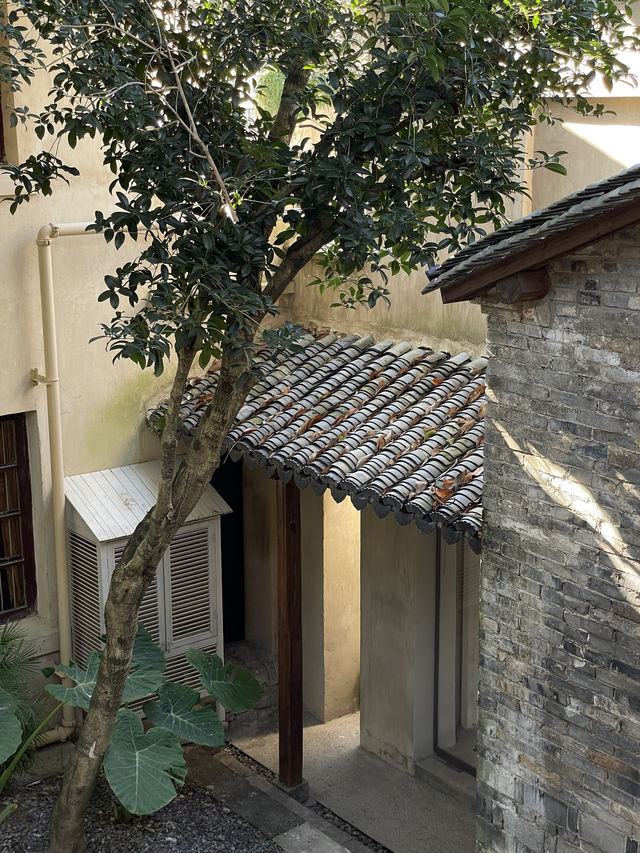 一組動圖告訴你，住在臨海老宅裡是何體驗？