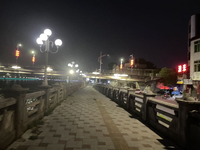 陽春沿江路夜景攻略｜夜色中最溫柔的散步路線✨🌃