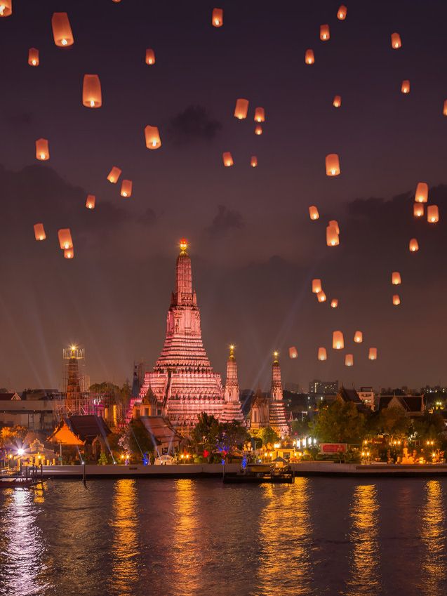 Your Complete Guide to a Chao Phraya River Night Cruise in Bangkok 🌃