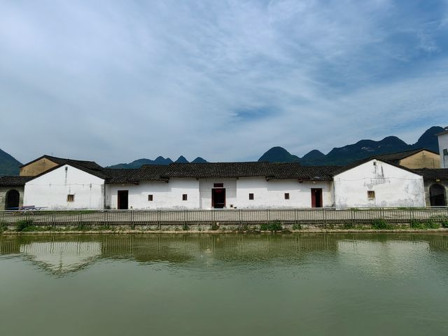 廣東陽山隔江村昆盛圍屋