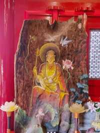 Beyond the Clouds: A Traveler’s Journey to Yaqing Temple’s Spiritual Solitude