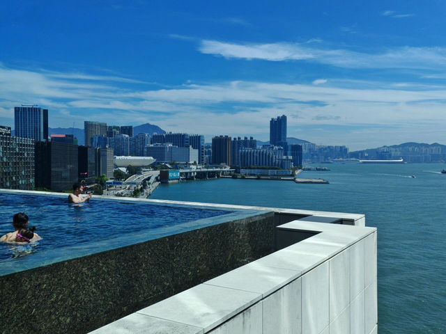 🌊香港瑰麗酒店｜在無邊泳池體驗「港式老錢生活」～