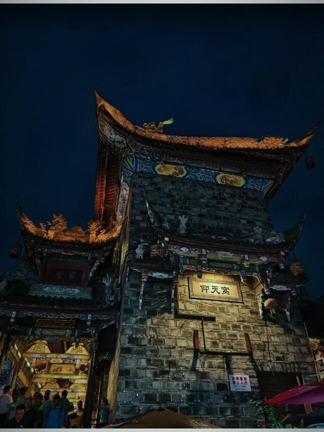 都江堰玩咗兩日，我嘅消費觀崩塌咗
