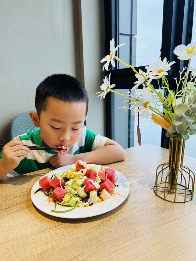 解放碑旁嘅夢幻親子江景酒店！BB住到唔想返屋企！