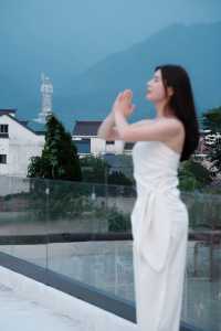 超爆款打卡位！九華山呢間民宿露台，直接框住地藏菩薩！