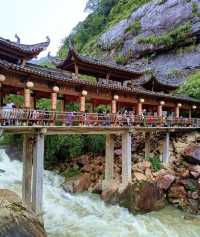 嚟上饒必打卡嘅仙俠世界！望仙谷真係太正喇，懸崖上嘅古村落，夜景靚到窒息～跟住呢條攻略玩，輕鬆ge