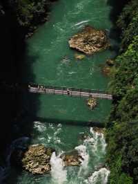 8月馬嶺河：千瀑漂流×地縫奇觀×苗家酸湯全攻略