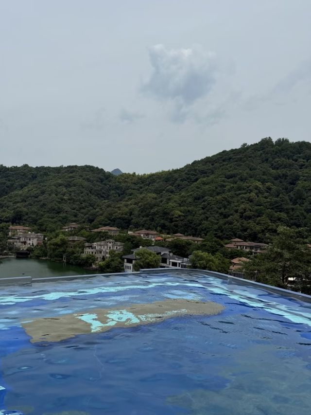 莫干山新晉頂流！藏在3000畝森林裡的「空中愛琴海」