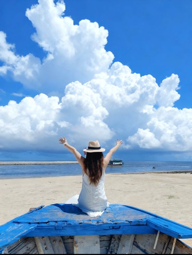 瓊海潭門任意門實拍！把整片「果凍藍」天空框進鏡頭裡