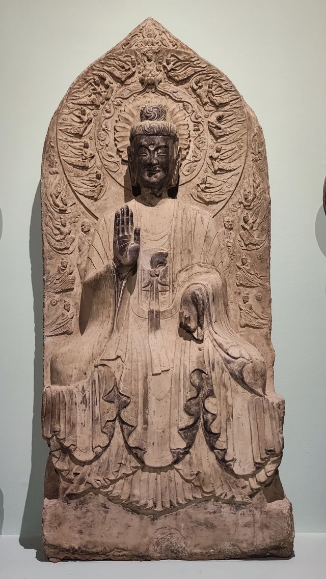 穿越時空的凝視:麥積山石窟藝術的千年回響 穿越時空的凝視:麥積山石窟藝術的千年回響