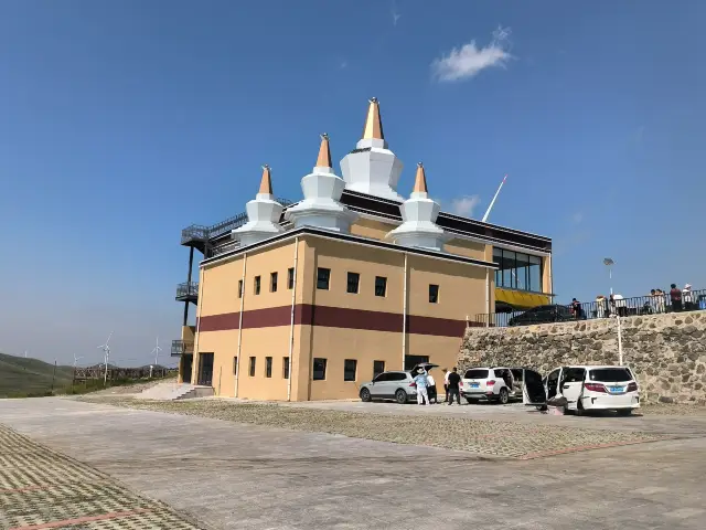 Cung điện Potala trên Đường Sky Road Grassland