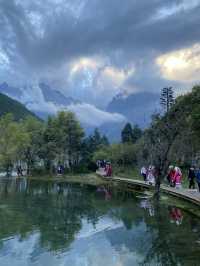Jade Snow Mountain: Your Ticket to Heaven in Yunnan! ⛰️✨