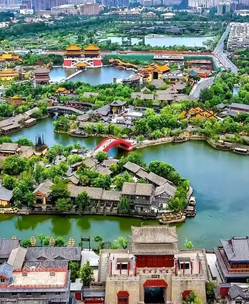 5,000 RMB, 4 Days and 3 Nights Exploring Kaifeng
