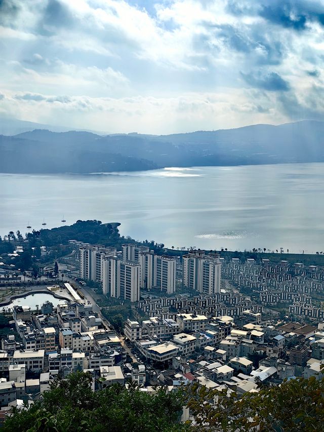 在昆明陽宗海旁竟然藏著一條停用的百年米軌鐵路 在昆明陽宗海旁竟然藏著一條停用的百年米軌鐵路