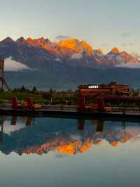 玉龍金山晨光絕美