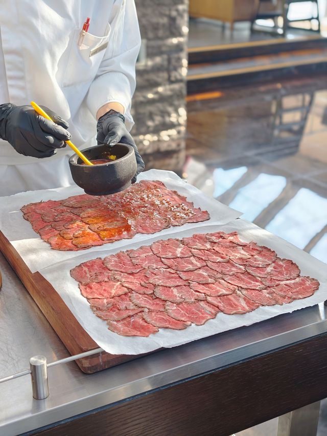 我想說，其實這個甜品車可以最早推上來