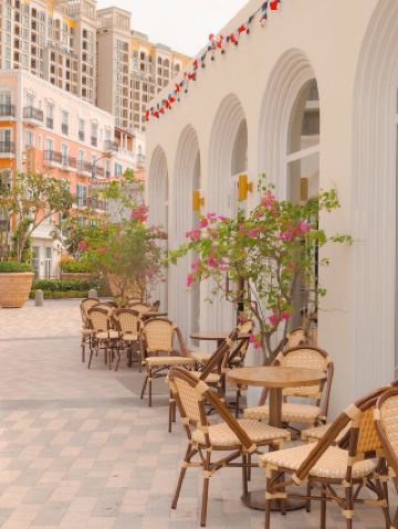 ร้านกาแฟที่ห้ามพลาดในเมืองชมพระอาทิตย์ตกของเกาะฟู้โกว๊ก ระเบียงสไตล์ยุโรปนั้นสวยงามเหมาะแก่การถ่ายรูปเป็นอย่างยิ่ง!