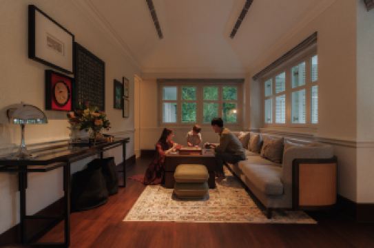 Capella merayakan Tahun Baru Imlek di delapan kota di seluruh dunia, bergandengan tangan untuk bersatu kembali di Tahun Kuda.