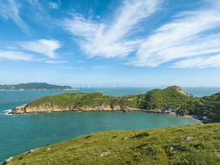 Half sea, half grassland! This magical island in China can no longer be hidden!