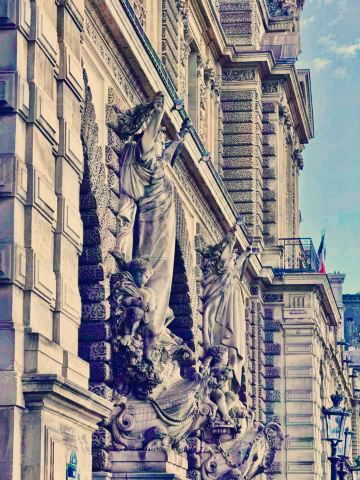 パリ・ルーヴル美術館 Musée du Louvre｜800年の歴史をもつ宮殿を巡り