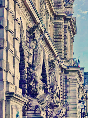 パリ・ルーヴル美術館 Musée du Louvre｜800年の歴史をもつ宮殿を巡り