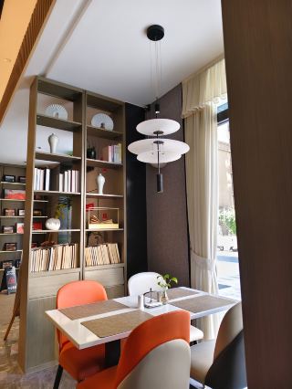 Zhijiang Orange Hotel · A relaxing haven for business travelers