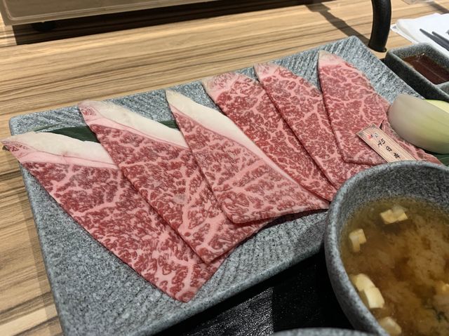 平價A5和牛定食 - 美術系考滿分燒肉店