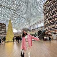 ห้องสมุด  Starfield Library